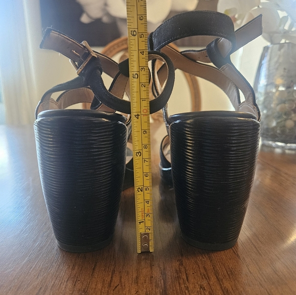 Vionic Black Strappy Wedge Sandals. Size 10 - Picture 3 of 6